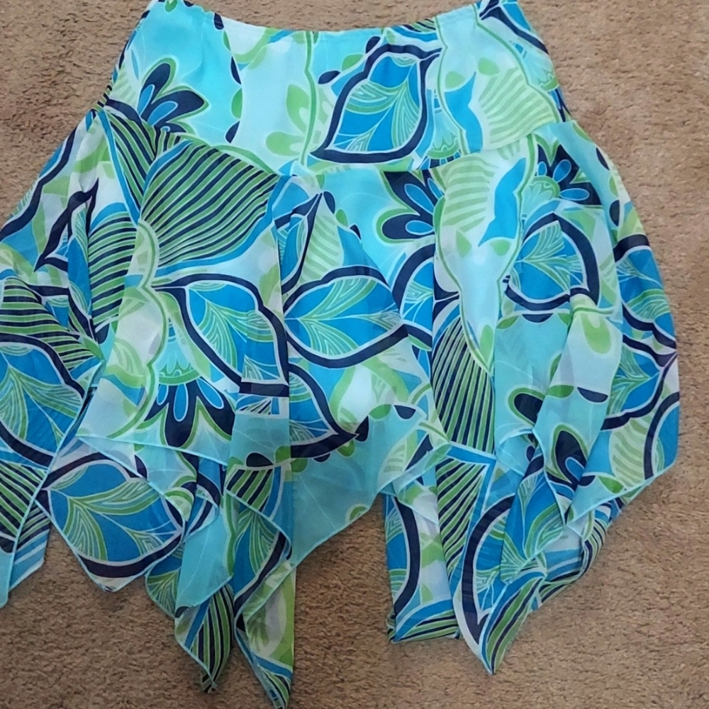 Girl's blue floral pattern skirt